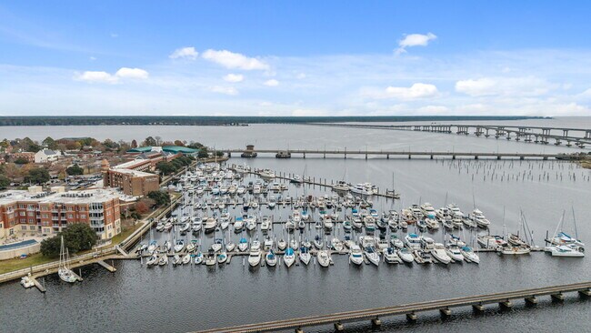 Building Photo - 419 Sky Sail Blvd