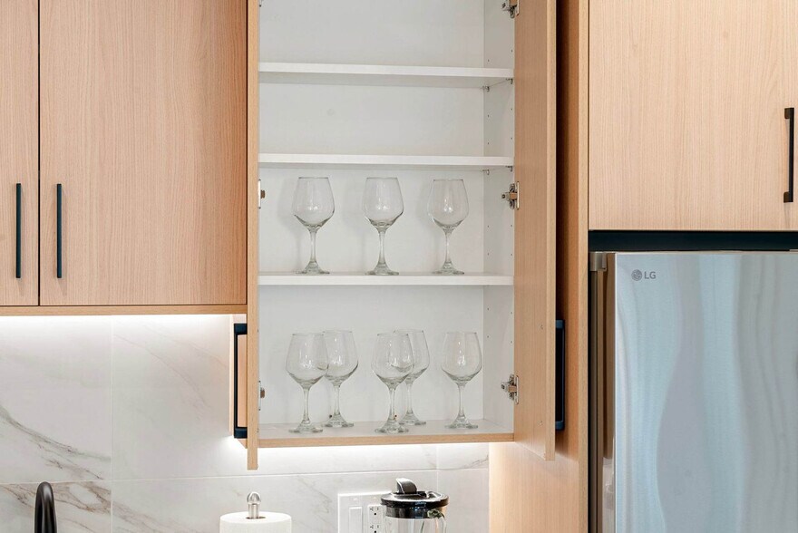 Building Photo - 2344 W Polk St