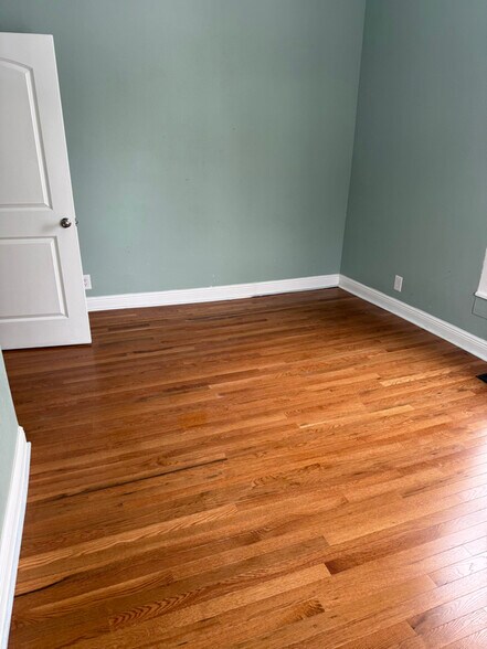 Building Photo - 900 Cherry St