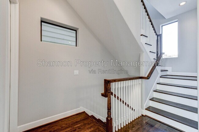 Building Photo - 1215 W 24th St