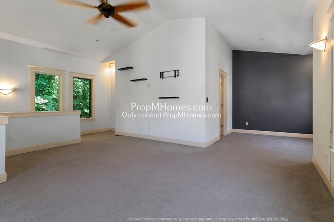 Building Photo - Two-Bedroom End Unit Condo in Goose Hollow! DEPOSIT SPECIAL