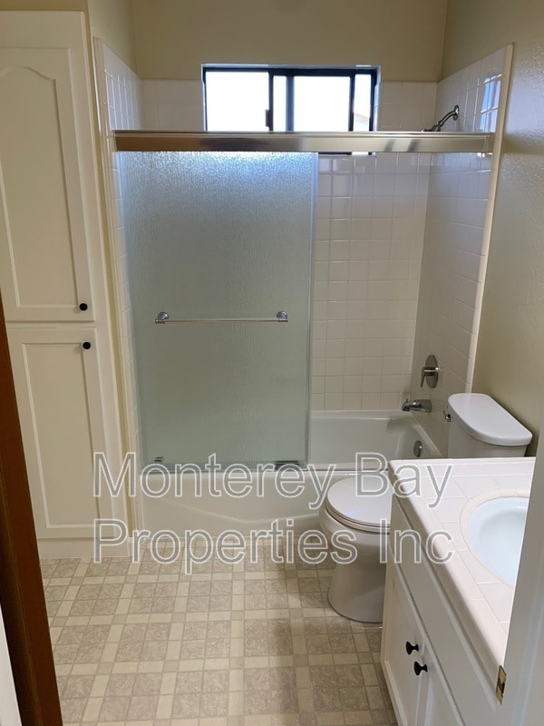 Building Photo - 1715 Matthews Ln