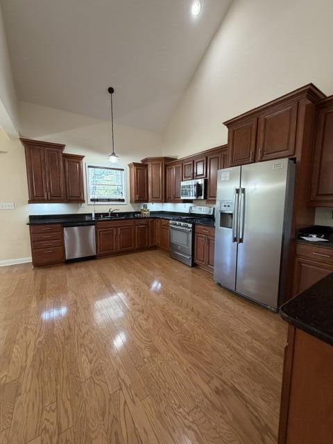 Building Photo - 382 Preston Ave