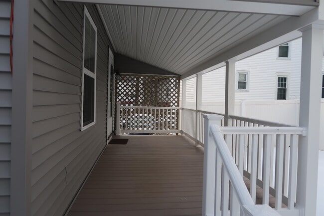 Building Photo - 5 Green St