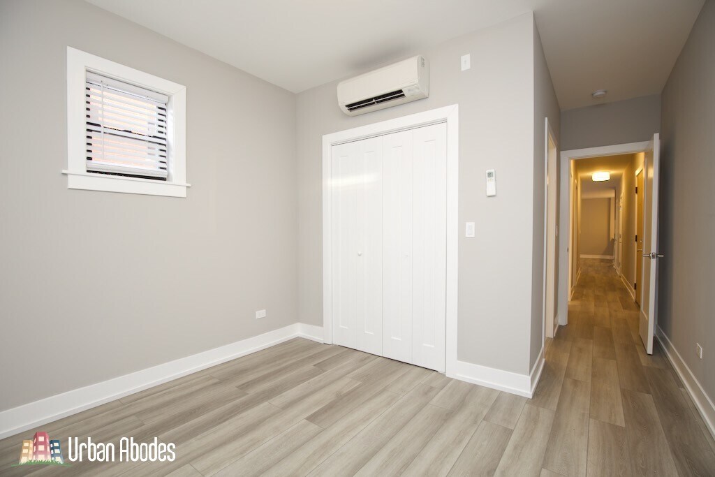 Building Photo - 3937 N Janssen Ave