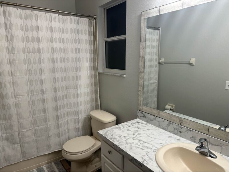 Building Photo - 1806 Superior Ct