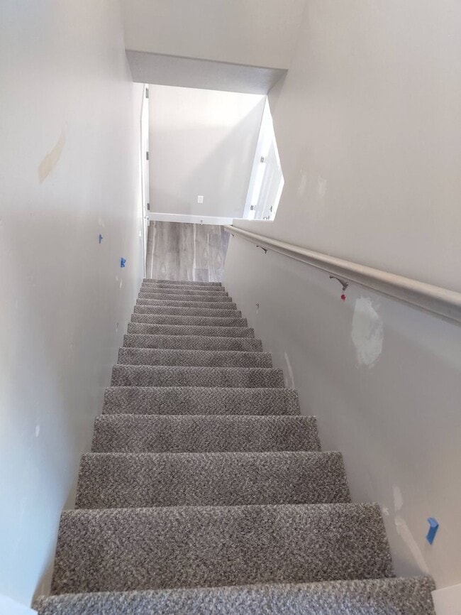 Building Photo - Cute and Spacious! Available Now! Month to Month Accepted