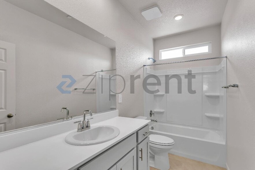 Building Photo - 1790 Haines Ave