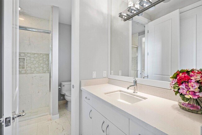 Building Photo - 17511 Cadena Dr