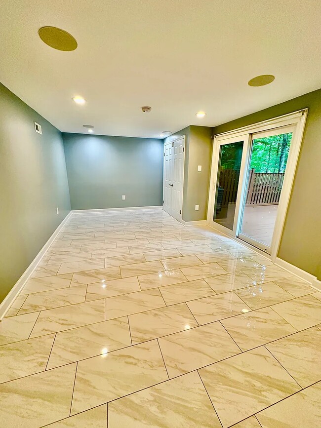 Building Photo - 2453 Alsop Ct