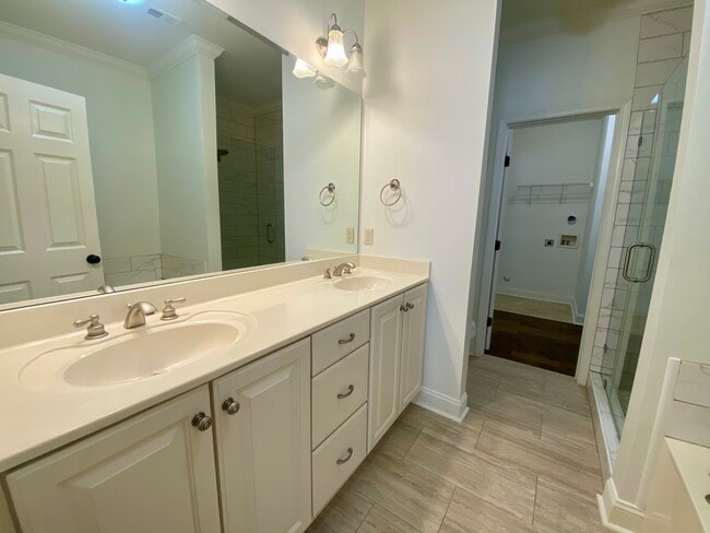 Building Photo - 3833 Kinross Pl