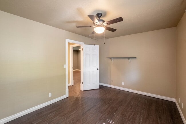 Building Photo - Large corner lot home in desirable Woodland Heights.