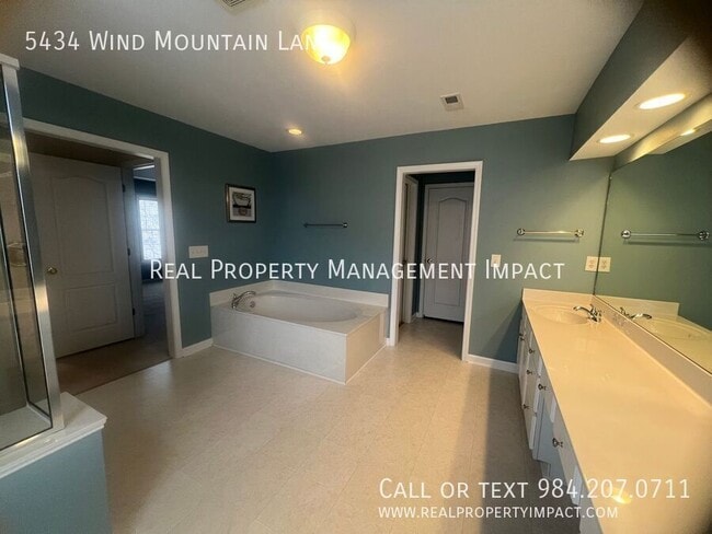 Building Photo - 5434 Wind Mountain Ln