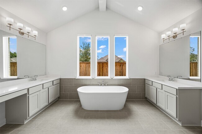 Building Photo - 29024 Red Lp Dr