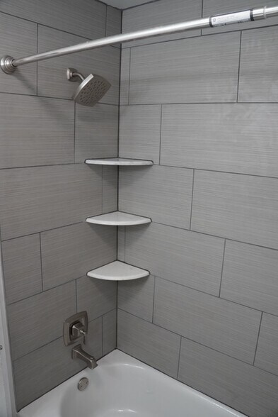 Building Photo - 2711 W 5th St