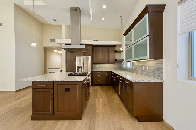 Building Photo - Rare 4-Bedroom Find in Redondo Beach