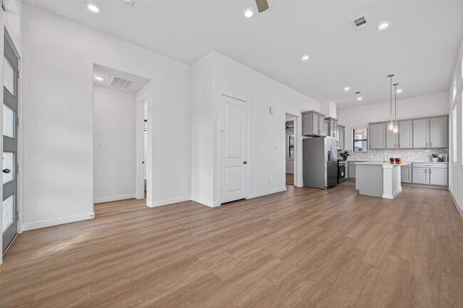 Building Photo - 1213 Mercantile St