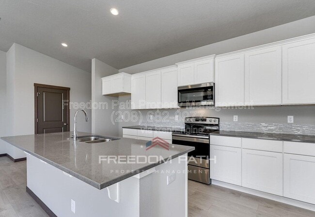 Building Photo - 176 Inkwood St