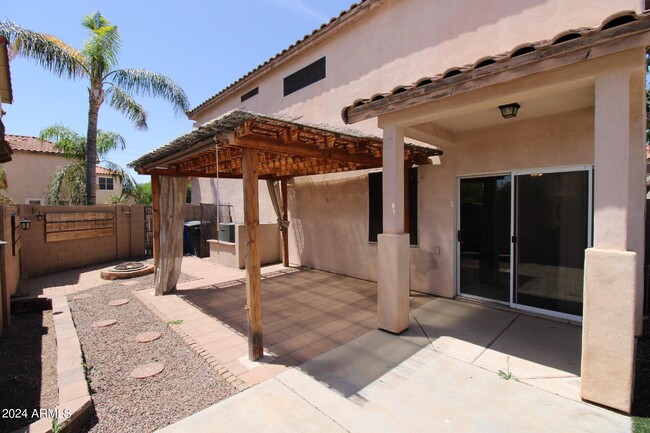 Building Photo - 687 E Los Arboles Pl