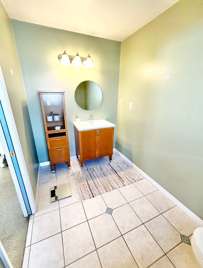 Building Photo - 3 Bedroom 2 Bathroom Lakewood House with Private Backyard down the street from Lakewood High School