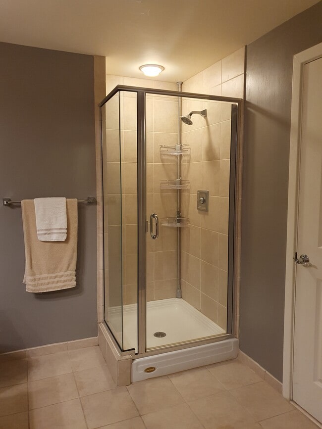 Building Photo - 888 N Quincy St