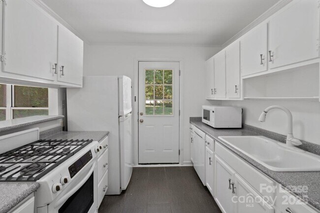 Building Photo - 5012 Furman Pl