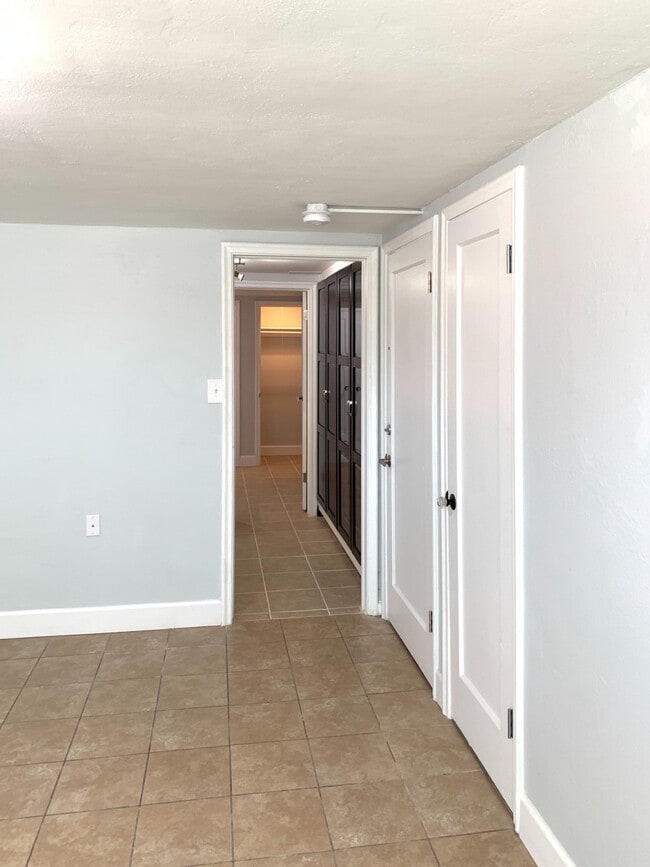 Building Photo - Tenth East Apartments