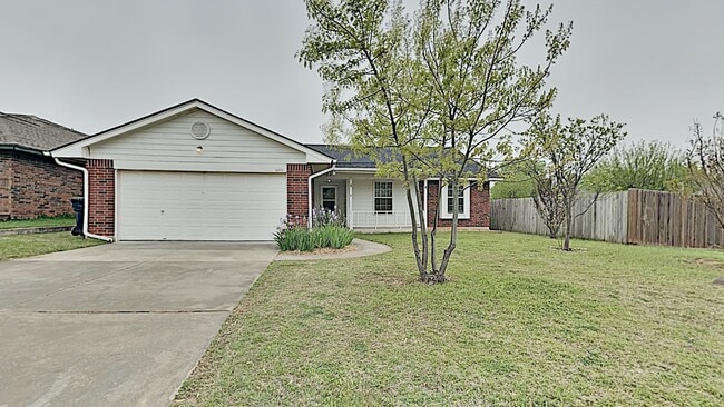Building Photo - A Beautiful Spacious 3 Bedroom 2 Bathroom Home in Mustang Schools