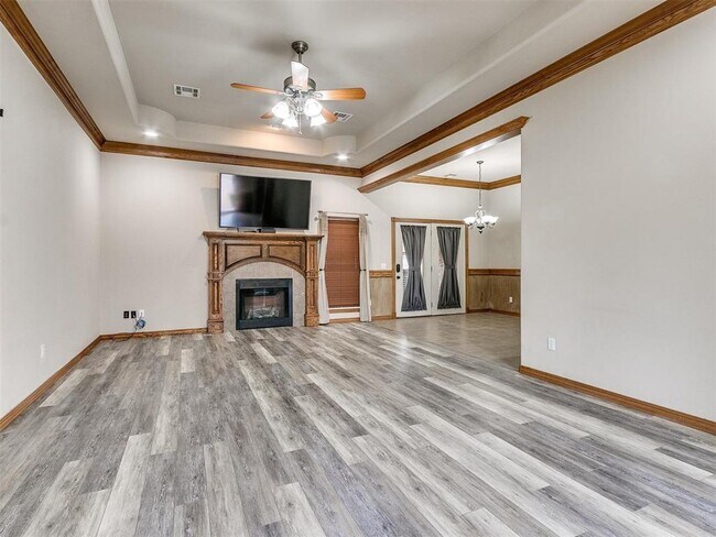 Building Photo - 1001 N Barn Hill Way