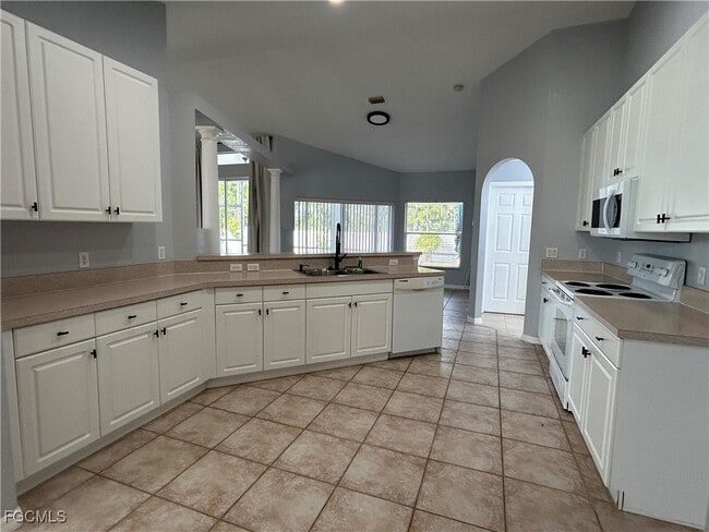 Building Photo - 1321 SW 25th St