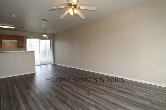 Building Photo - Charming Killeen Towhhouse