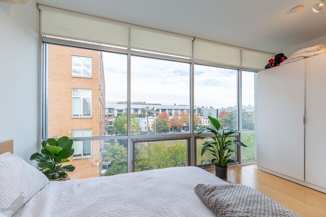 Building Photo - Amazing Two-Level Loft in the Heart of the...