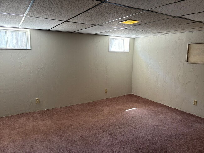 Building Photo - Beautiful 3 bedroom home