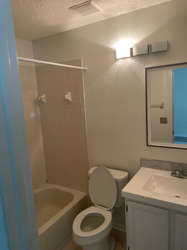 Building Photo - 11305 Lake Mandarin Cir E