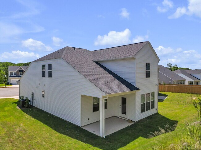 Building Photo - Elegant 4 Bedroom 2.5 Bathroom Home Near Downtown Greenville $2,500/mo rent