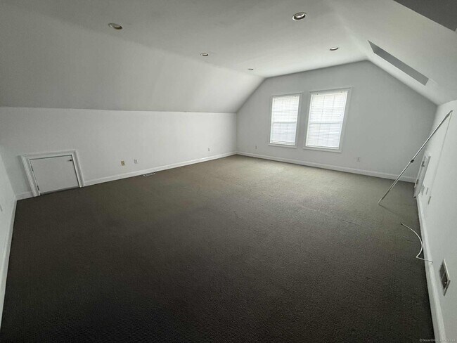 Building Photo - 121 Warren Ave