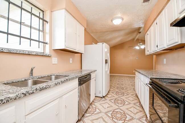Building Photo - 4926 Ridgestone St
