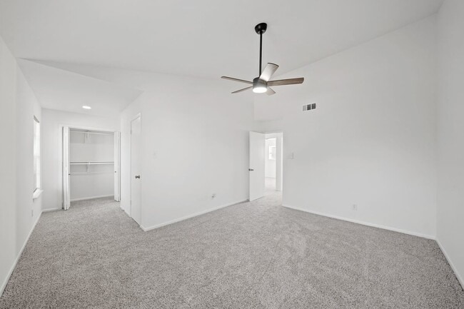 Building Photo - 7949 Ellinger Ln