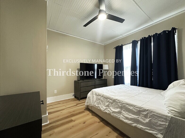 Building Photo - 2518 Dellwood Ave