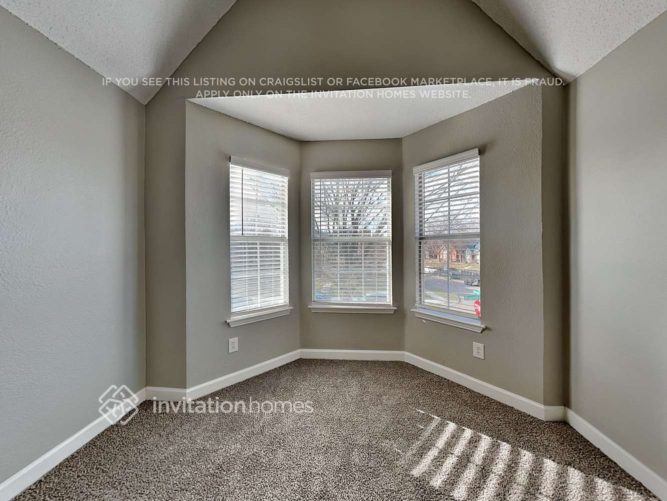 Building Photo - 7992 Roundtable Rd