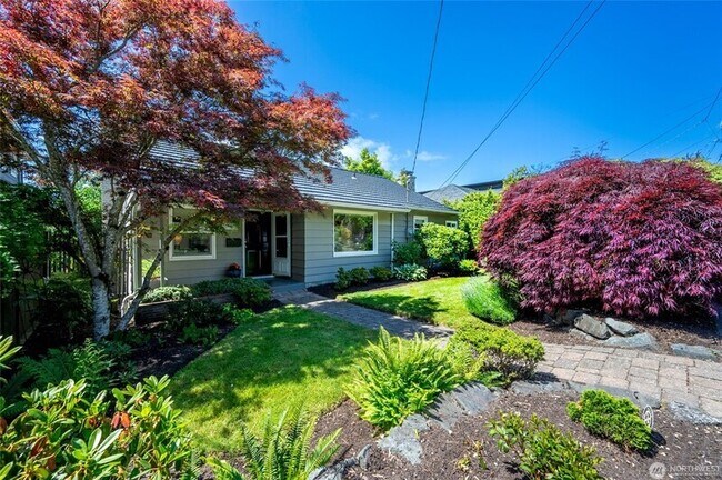 Building Photo - 2607 31st Ave W