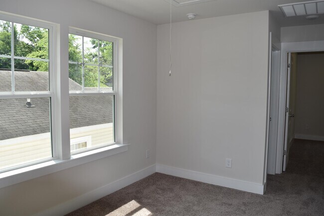 Building Photo - 1009 Justice Ave