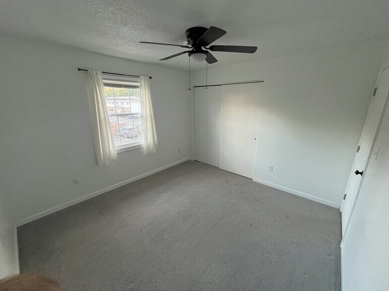 Building Photo - 25A Pine Ln