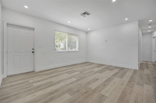 Building Photo - 1401 NE 152nd St