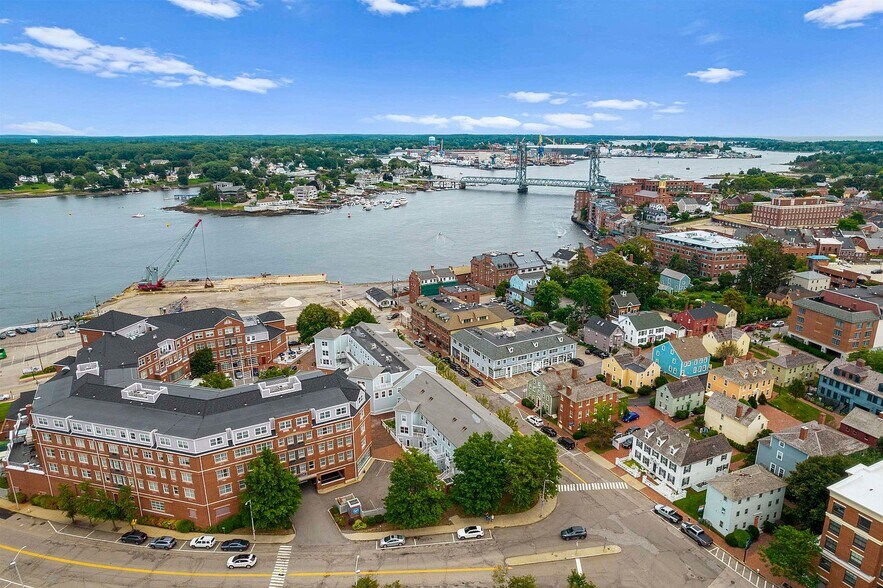 Aerial view - 33 Deer St