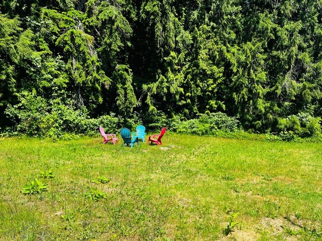 Building Photo - Wonderfully Eclectic Bainbridge Home, Perfect for Nature Lovers!