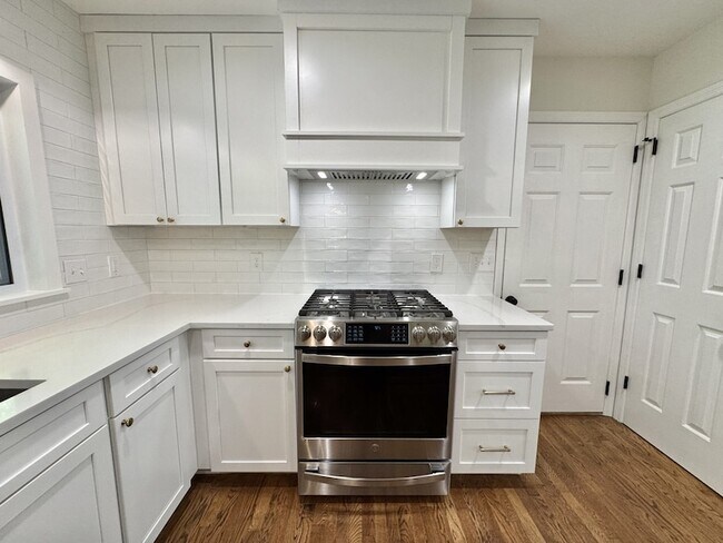 Building Photo - 1370 Buckingham Cir
