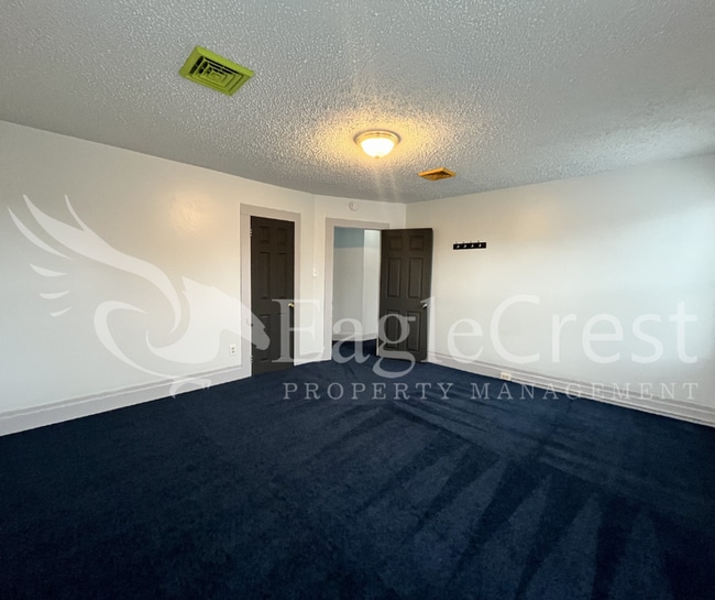 Building Photo - Comfortable 5 Bedroom Home with Modern Touches, Large Bedrooms & Front Porch