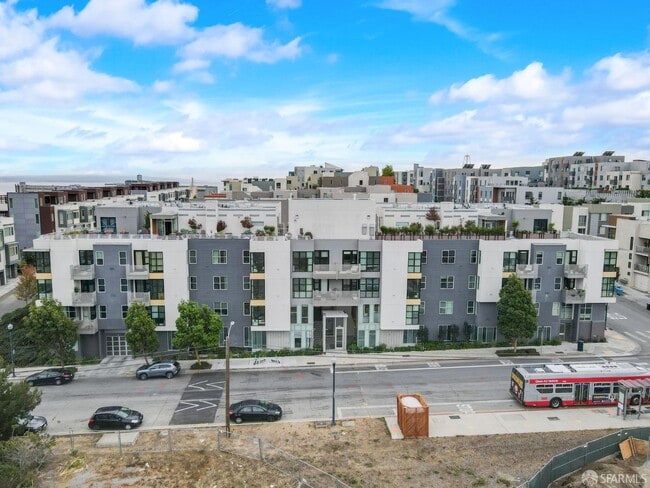 Building Photo - 451 Donahue St