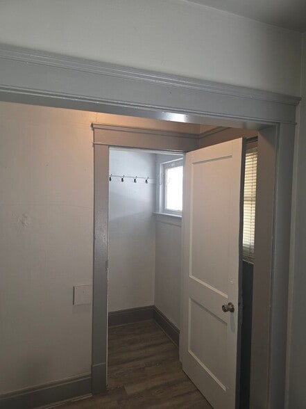 Building Photo - 650 E 130th St